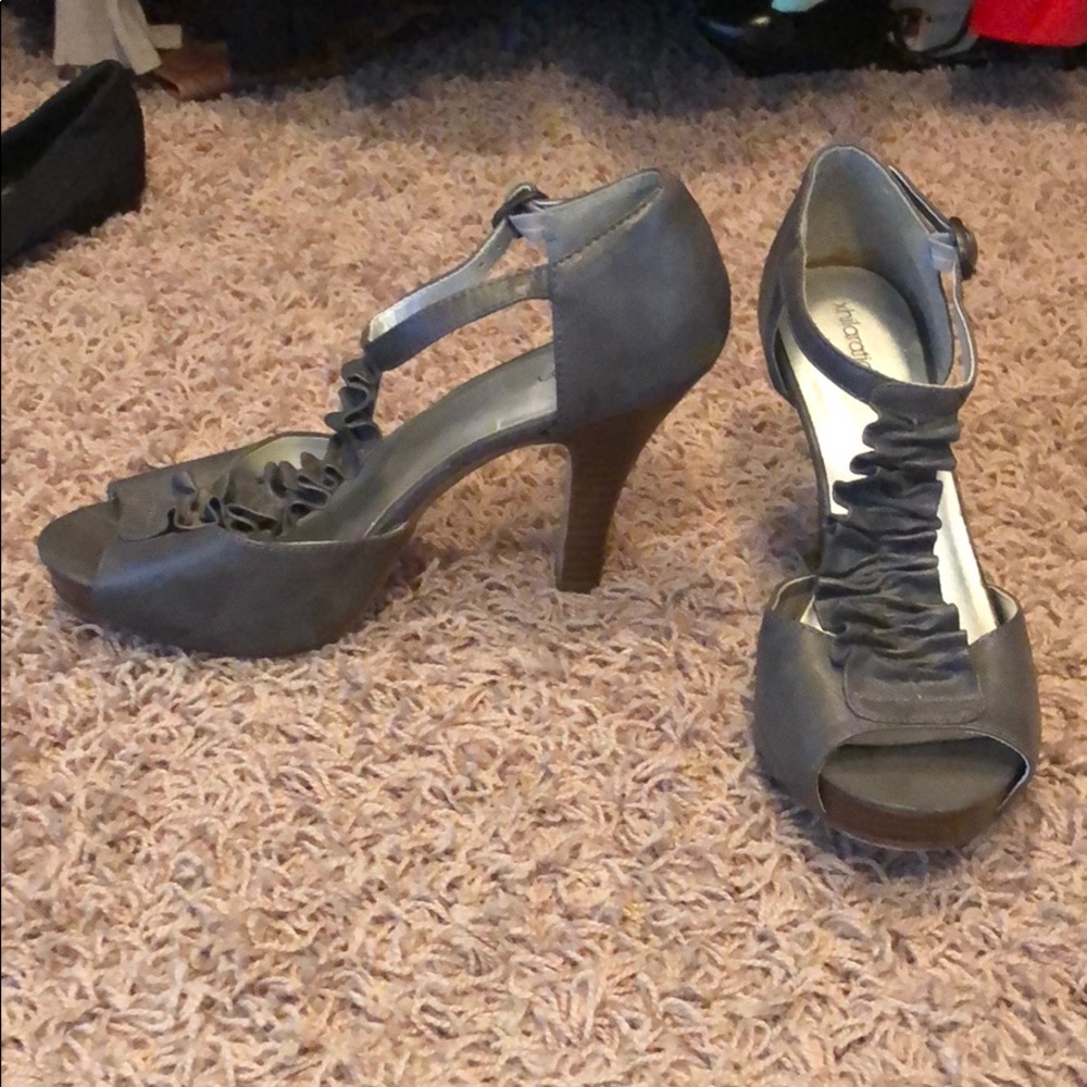 Gray ruffle heels